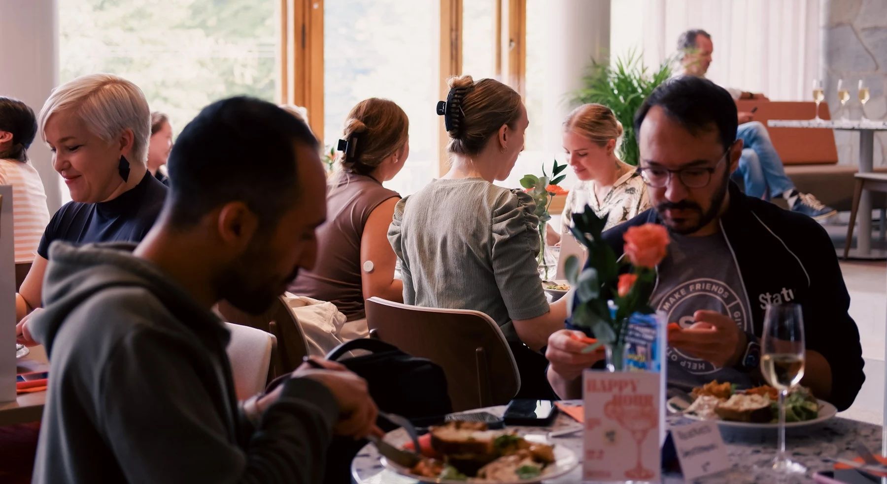 Monda’s dining room filled with guests
